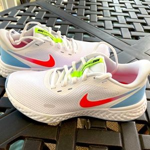 Nike Revolution sneakers NWOT size 7.5